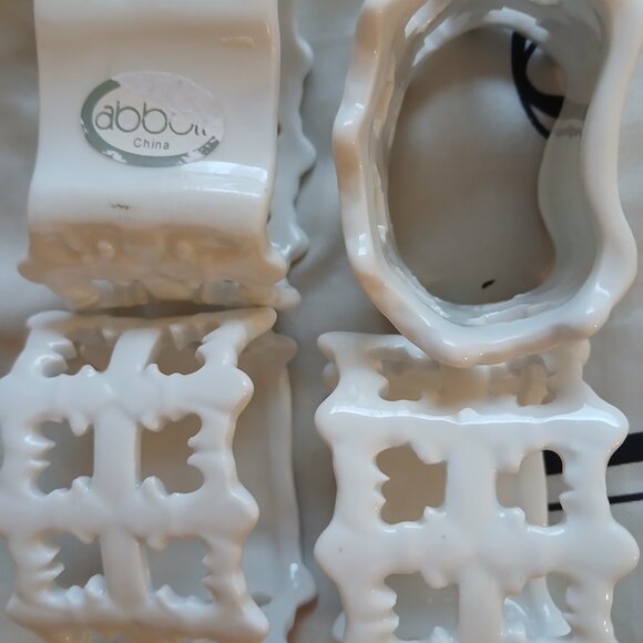 Set of 4 White Oval Vintage Porcelain Napkin Rings - Picture 3 of 3